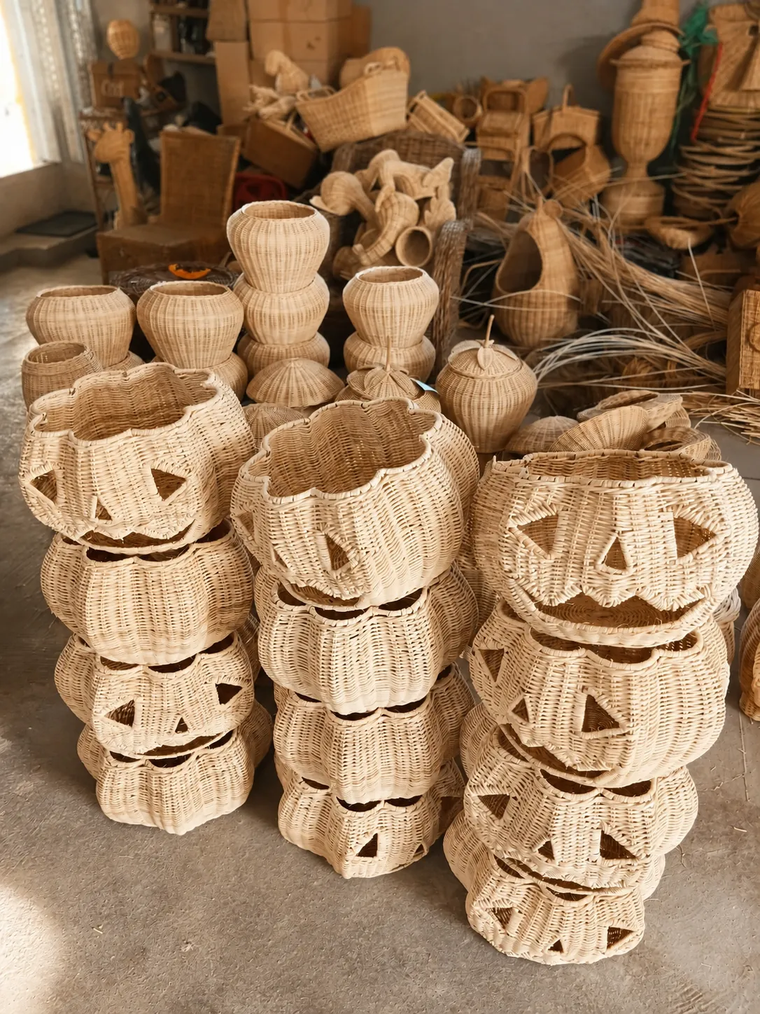 Workshop with pumpkin-style woven baskets